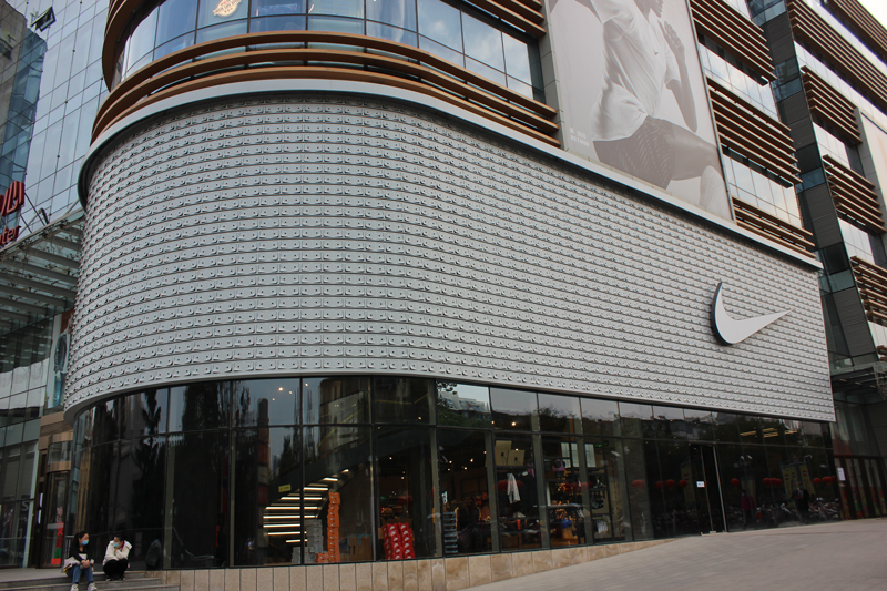 洛陽(yáng)南昌路王府井耐克店